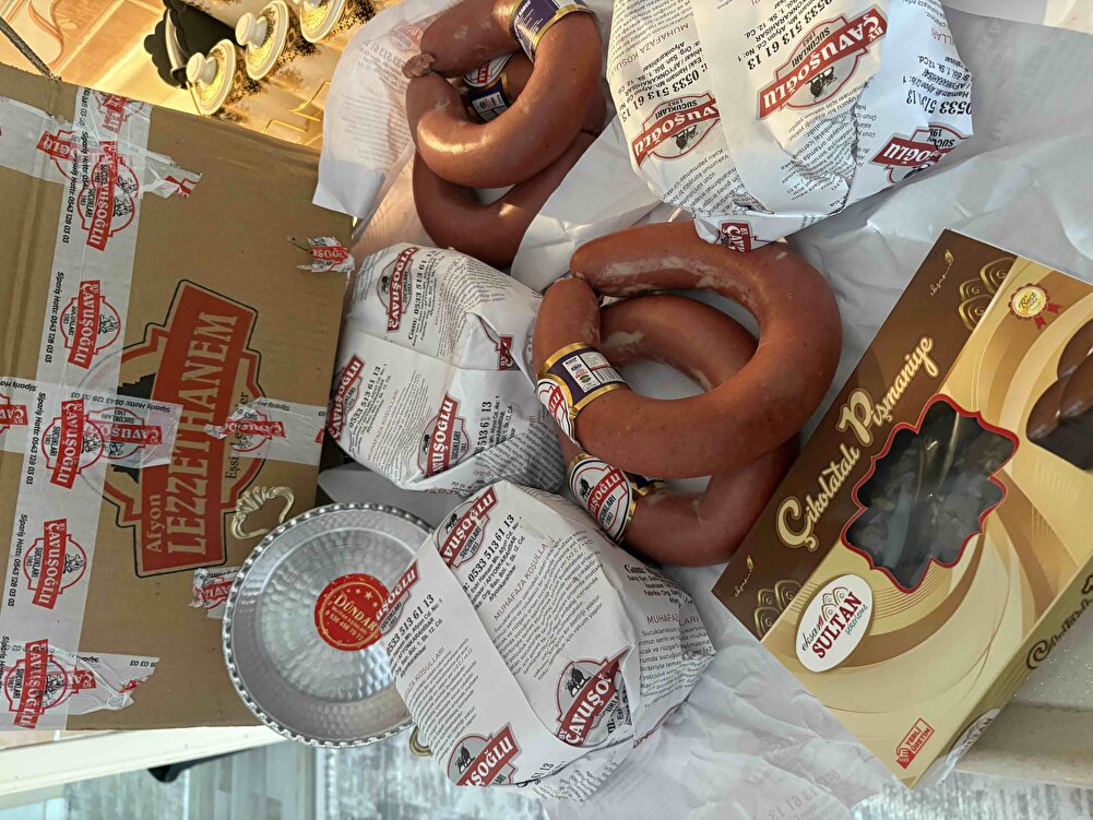 Kusursuz elime ulaştı güzel gözüküyor sucuklar tam 5 kg lezzetine bakmadım yeni yapılmış tarihi de uzun taze geldi inşallah lezzeti de güzeldir