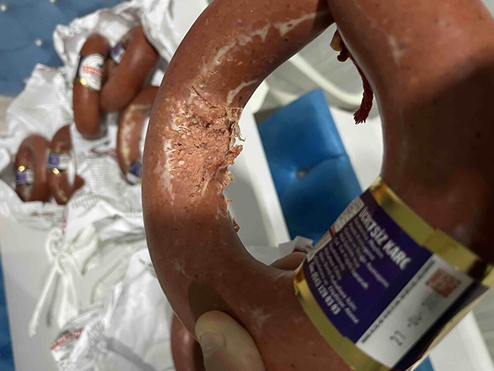 Daha öncede sipariş verdim çok güzel diye kutu elime ulaştı tek tek açmaya bi başladım 2 tanesi maalesef böyle ne olduğu belli değil o yüzden 2 halkayıda çöpe atmak zorunda kaldım  yıldızından düşmüyorum gene pağanladım