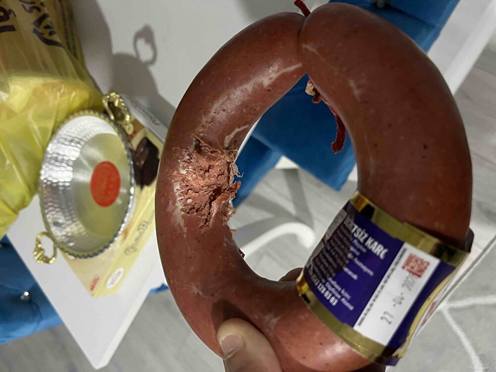 Daha öncede sipariş verdim çok güzel diye kutu elime ulaştı tek tek açmaya bi başladım 2 tanesi maalesef böyle ne olduğu belli değil o yüzden 2 halkayıda çöpe atmak zorunda kaldım  yıldızından düşmüyorum gene pağanladım