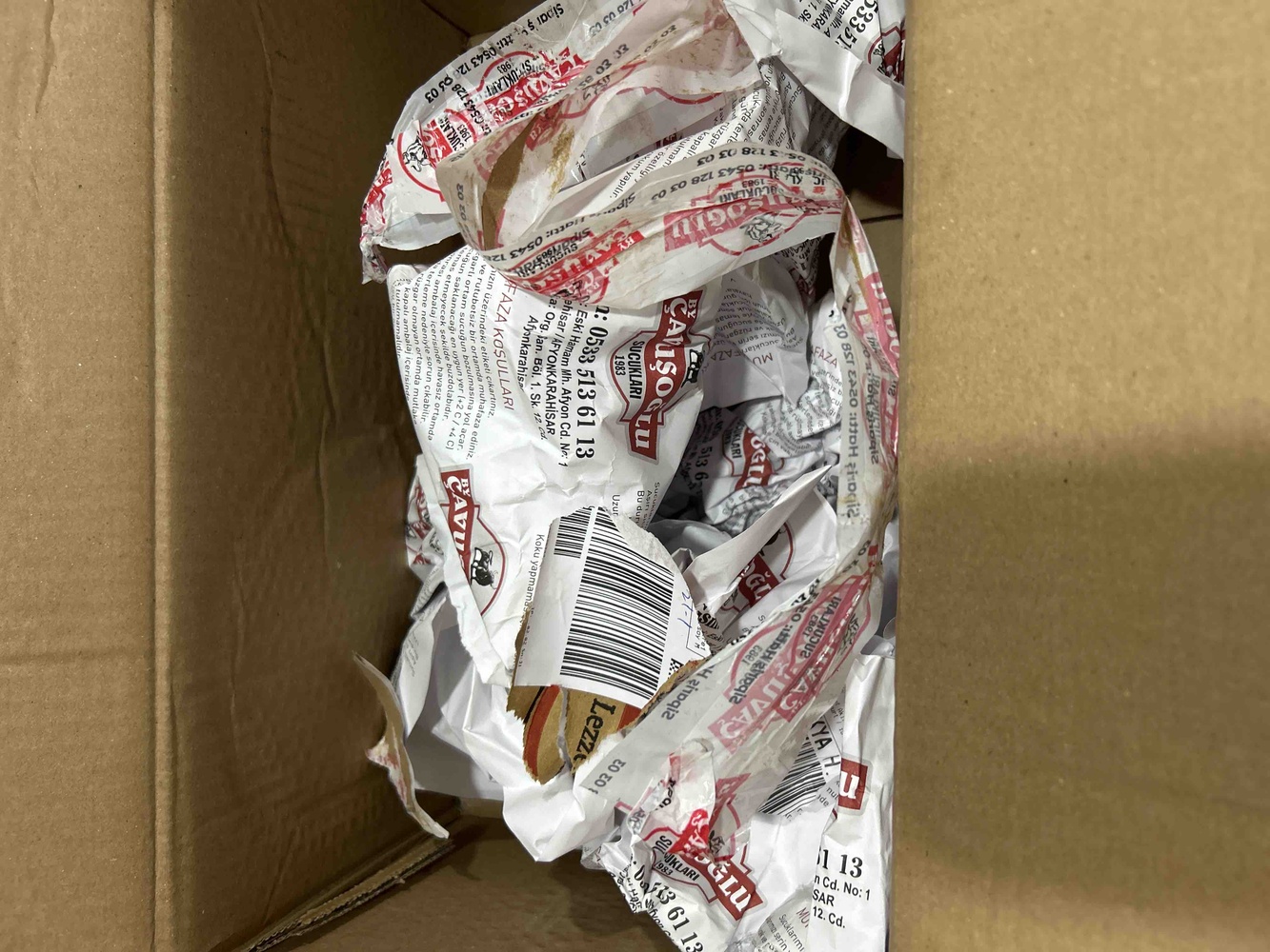 Daha önce aldığımızda vakumlu poşette gönderilmişti,bu sefer kağıda sarıp gönderildi,açıkçası beni rahatsız etti bu yüzdende 3puan veriyorum