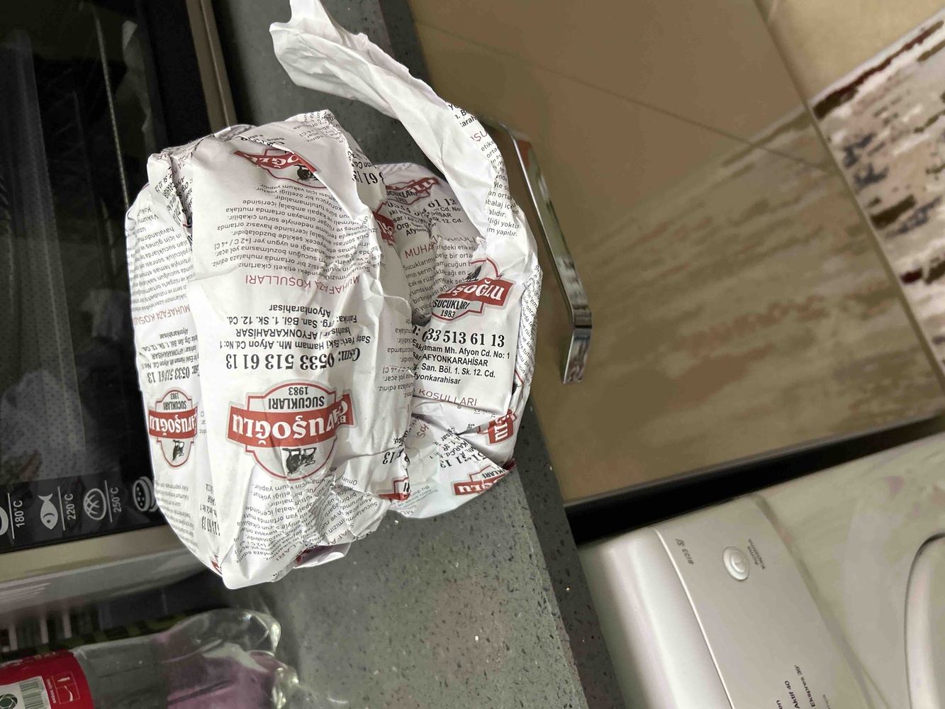 Daha önce aldığımızda vakumlu poşette gönderilmişti,bu sefer kağıda sarıp gönderildi,açıkçası beni rahatsız etti bu yüzdende 3puan veriyorum