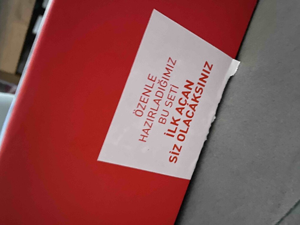 Aldığım en güzel kargo.. o kadar özenli paketlenmiş ki hayran kaldım kapalı kutuyu görünce mama olduğunu bile anlamadım… Hediye için de çok teşekkür ederim.. 10 yıldız olsa verirdim…