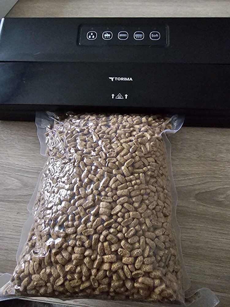 satıcıya teşekkür ederim sağlam paketlenmiş ve ürün orjinal sahte ürün yüzünden 10 kiloluk mama elimde kalmıştı komşumun tavsiyesi ile  bu satıcıdan yeniden sipariş verdim ve orjinal geldi