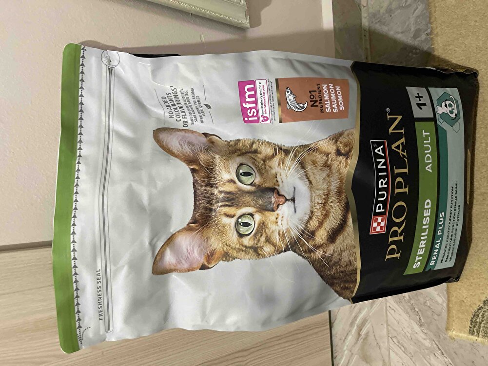 Neden resimdeki ürün gelmedi. Sahte ürün mü satıyorsunuz diye şüpheleniyorum. Herkesin dikkatine artık veterinerler de pro plan satılmamaya başladı. Ben de iade etmeyeceğim ama bir daha almayacağım.