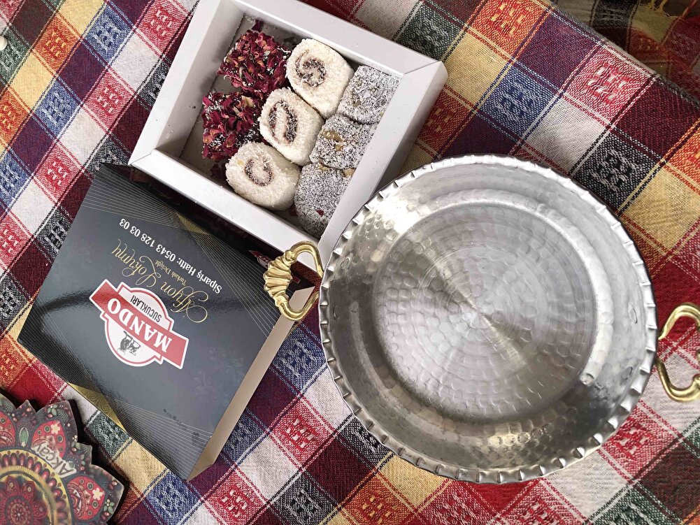 @İstiyorsan_zayifla ‘nın tavsiyesi ile aldım. Kendisi gerçekten beğenmediği ürünü tavsiye etmez. O yüzden güvenirim. Hemen denedik. Lezzeti gayet iyi. Yumuşak. Lokum ve tava hediyesi de var:) Gayet memnun kaldık. Teşekkür ederiz. Lezzet kalitesi bozulmadığı sürece tercih ederiz yAni.