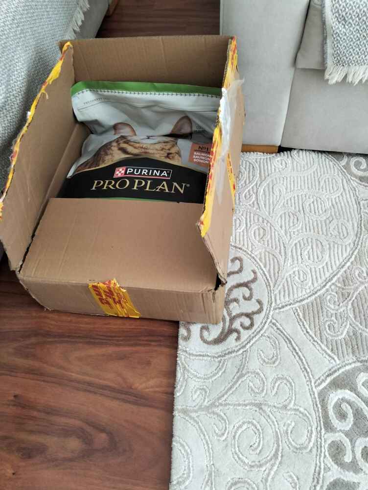 severek yiyor kedim orjinal diye düşünüyorum.mağazadan 2. alisverisim hızlı sağlam ulaşıyor notumu dikkate aldığınız için teşekkürler