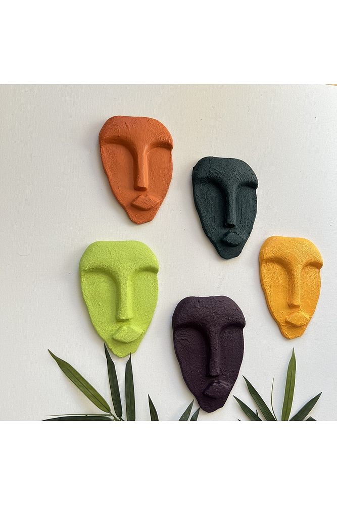 El Yapımı Taş Heykel Soyut Yüz Maske 5'li Set, Modern Yeşil, Mor Renkli Soyut Duvar Dekoru
