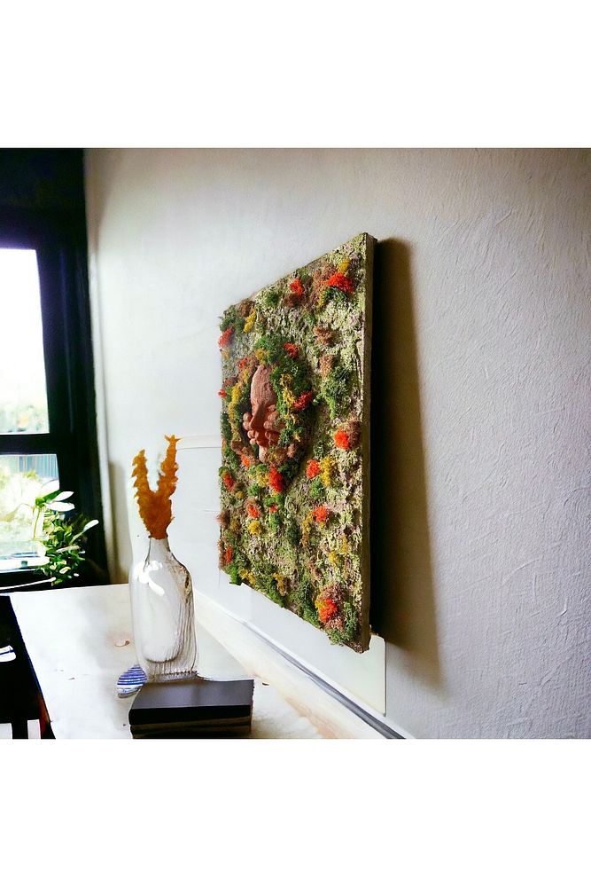 Gerçek Yosunlu 3D Tablo – Yüz Heykelli, Beton Efektli Doğal Kanvas Duvar Dekoru (50x70 cm)