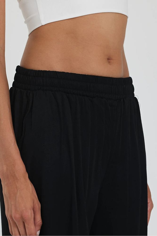 Kadın Beli Lastikli Cepli Bol Paça Viskon Pantolon
