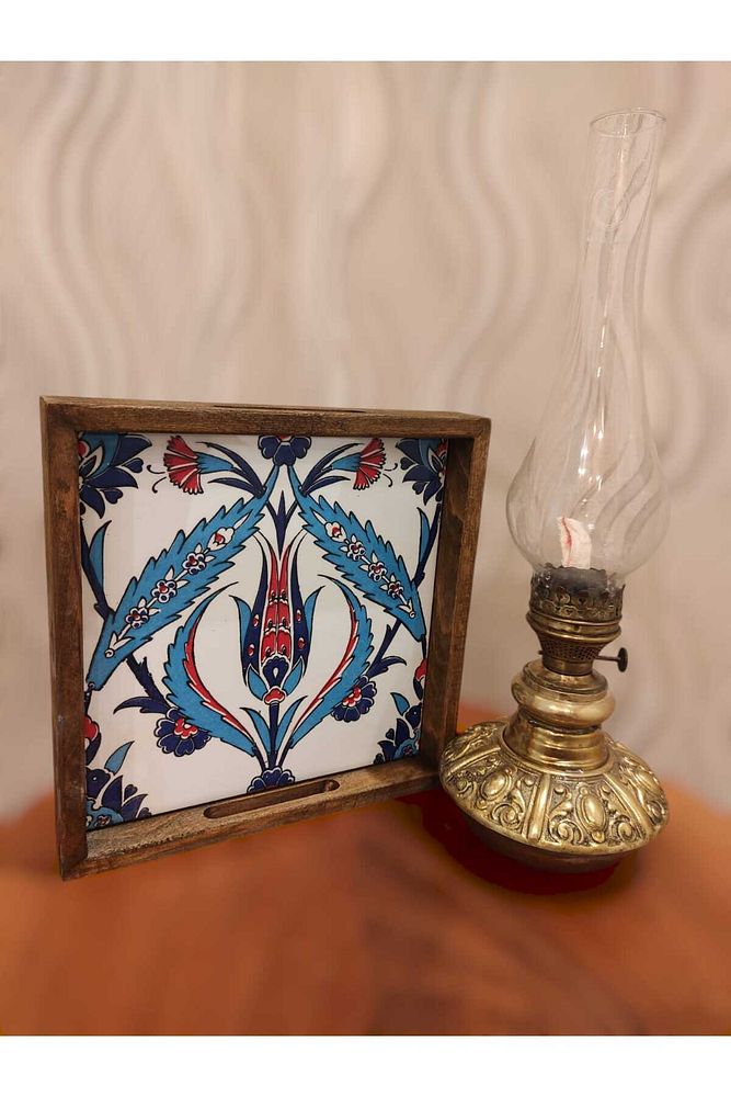 20 X 20 Cm Nihale Çini Mia-83t Ahşap Fırınlanmış Kuru Kayın Çinili Sunum Tepsisi