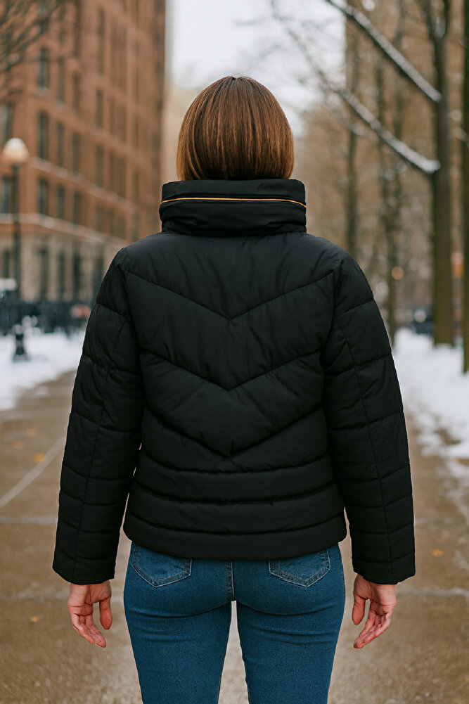 Siyah Dik Yaka Fermuar Aksesuarlı Kürk Astarlı Kalın Şişme Mont