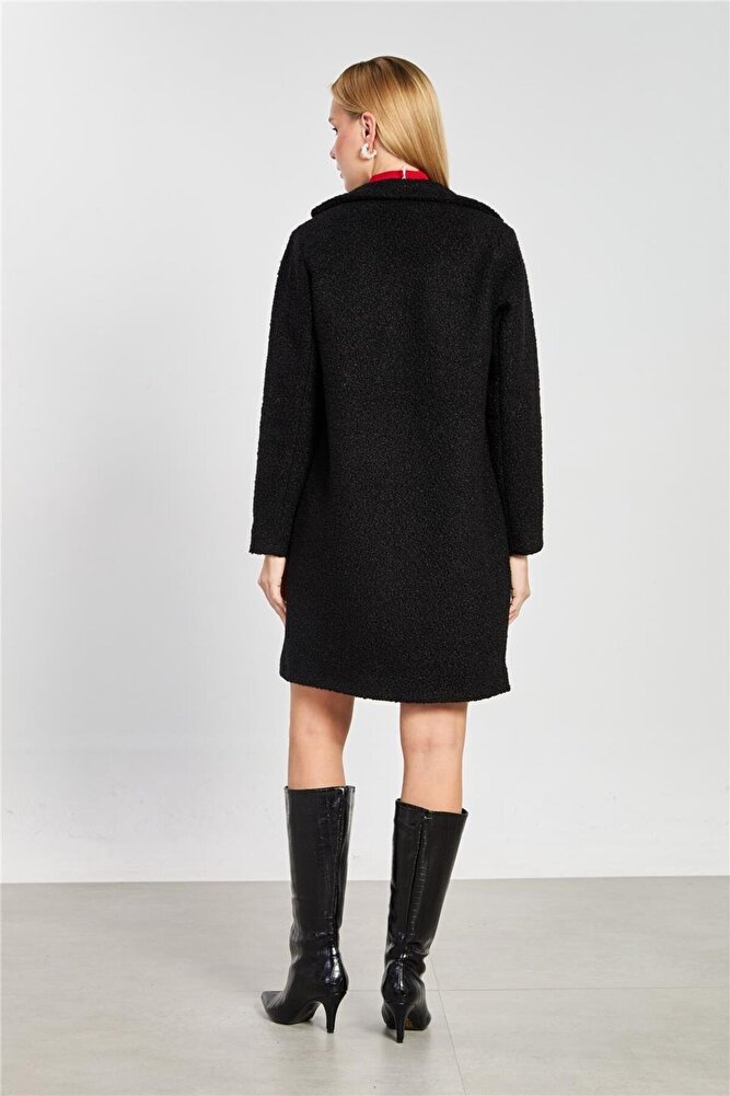 Kadın Tek Düğmeli Kruvaze Yaka Çift Cepli Modern Buklet Kaban