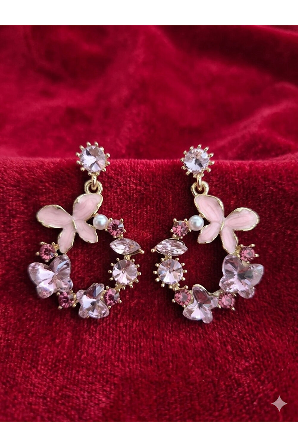 Pembe Kristal Taşlı ve Kelebek Detaylı Sallantılı Halka Küpe 2