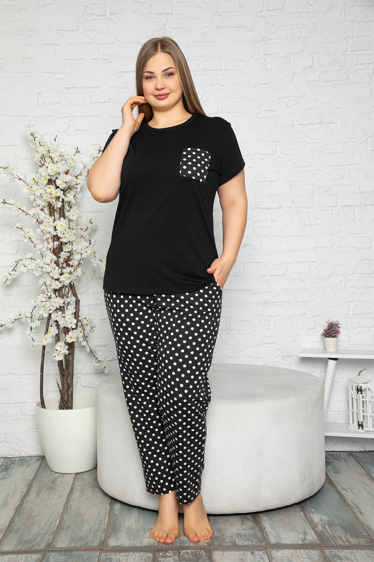 Büyük Beden Bisiklet Yaka Puantiye Desenli Kısa Kollu Battal Beden Pijama Takımı 16134