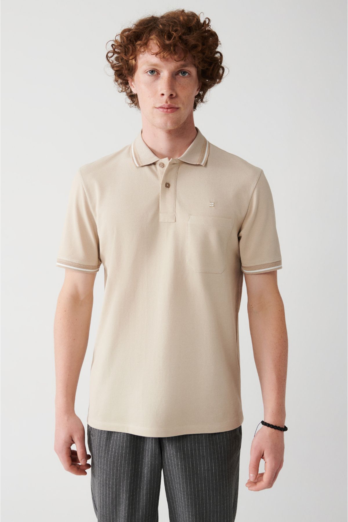 Erkek Bej Polo Yaka T-shirt Kıvrılmaz Yaka Cepli Regular Fit 2 Düğmeli E001031