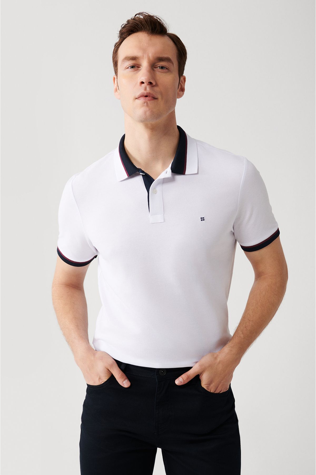Erkek Beyaz Polo Yaka T-shirt Yakası Çizgili %100 Pamuk Regular Fit 2 Düğmeli E001036