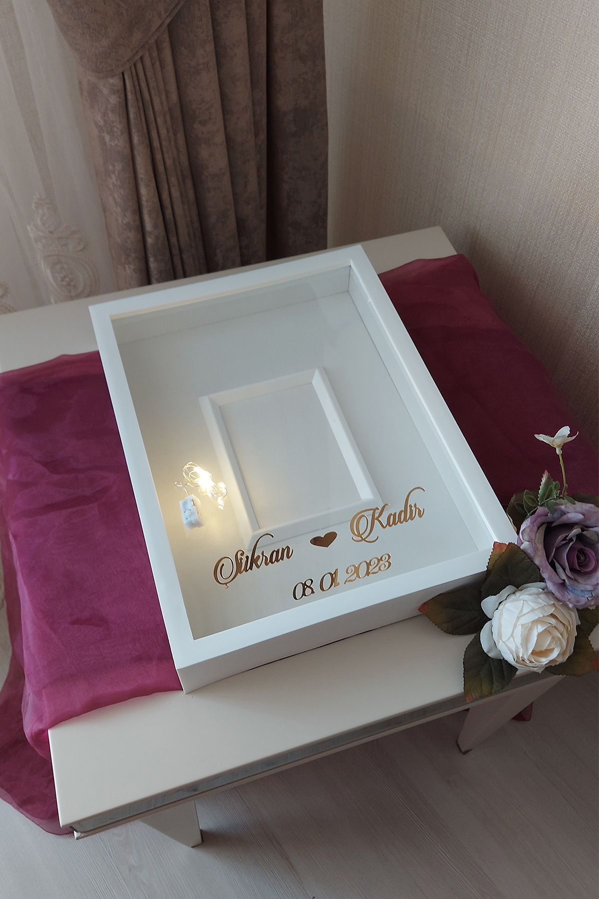 30x40 Cm Ledli ve İsimli Fotoğraf Bölümlü Tasarım Gül Kutusu Anı Çerçevesi! Ayna Çerçeve!