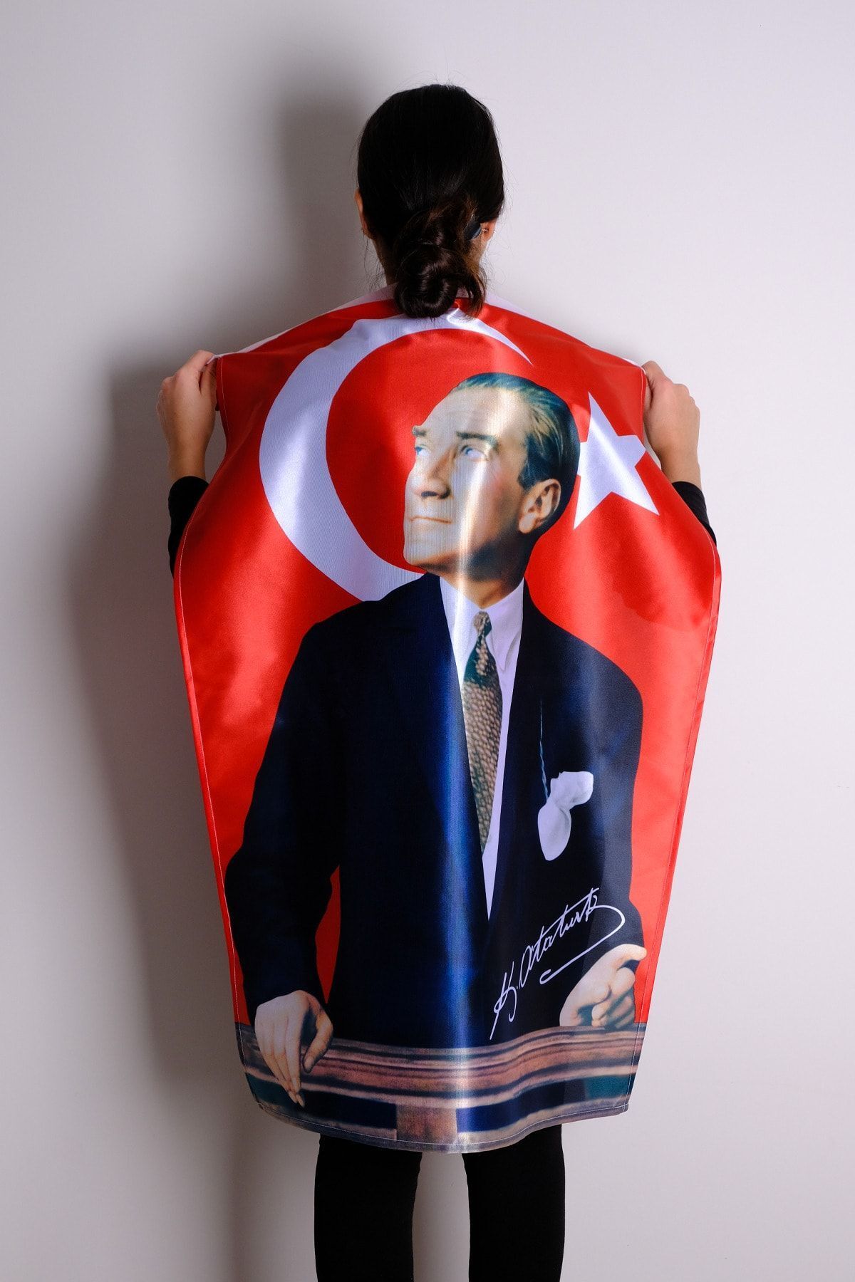 100x150 Atatürk Baskılı Türk Bayrağı Cm Raşel Kumaş Dijital Baskı-özel Sert Plastik Kutu Ile Gelir-