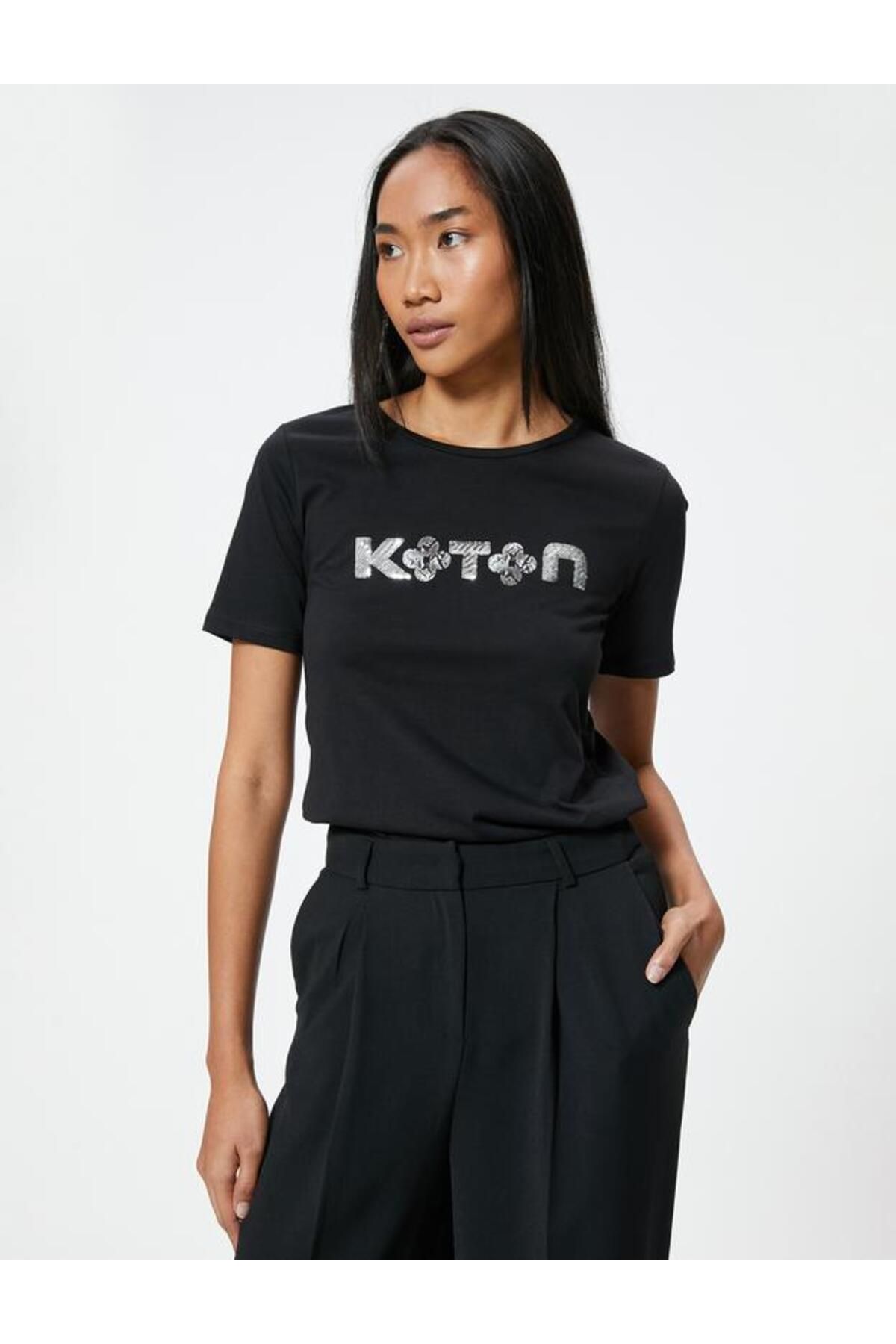 Kadın Siyah T-Shirt 9YAP13395EK