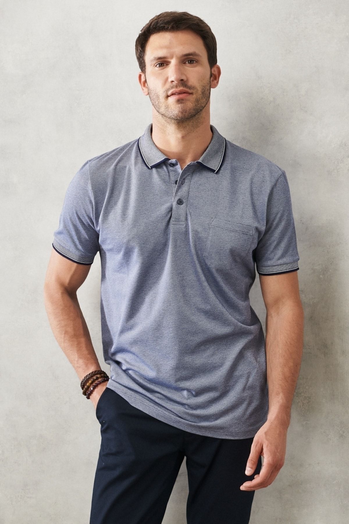Erkek Çekmeyen Pamuklu Kumaş Regular Fit Rahat Kesim Lacivert Kıvrılmaz Polo Yaka Cepli Tişört