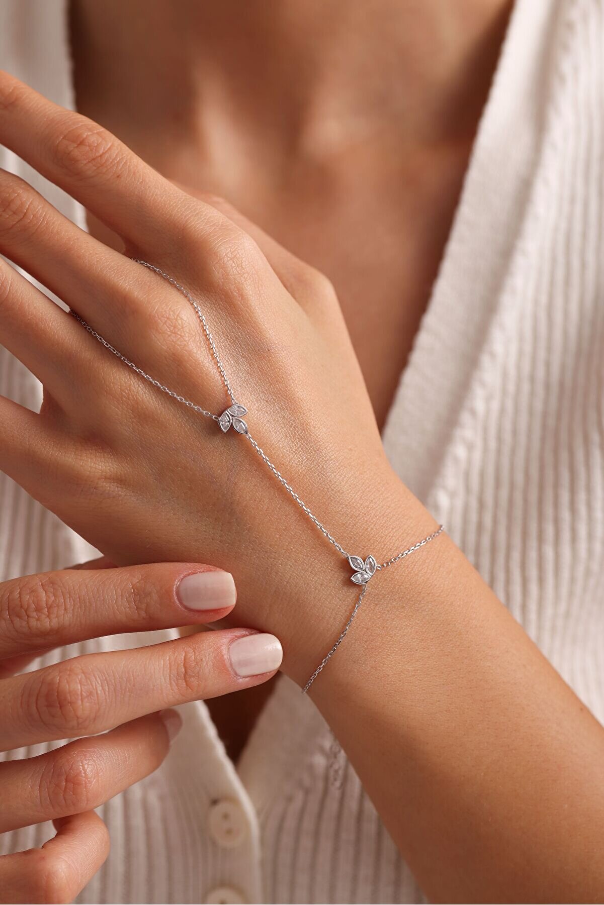 925 Ayar Gümüş Rodyum Kaplama Lotus Çiçeği Şahmeran Bileklik