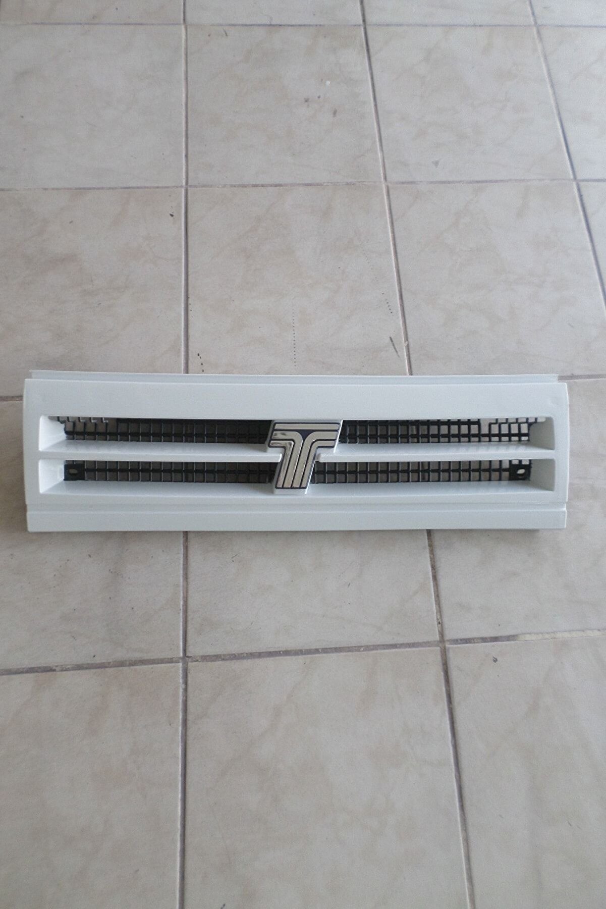 Tofaş Doğan Kartal Slx Şahin S Ön Panjur 3 Bacak,ortadan Çizgili Panjur Fı210 Beyaz Boyalı