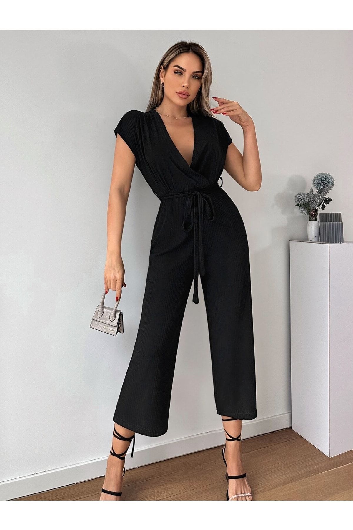 Kadın Siyah Kruvaze Beli Kemerli Tulum ARM-20Y042008