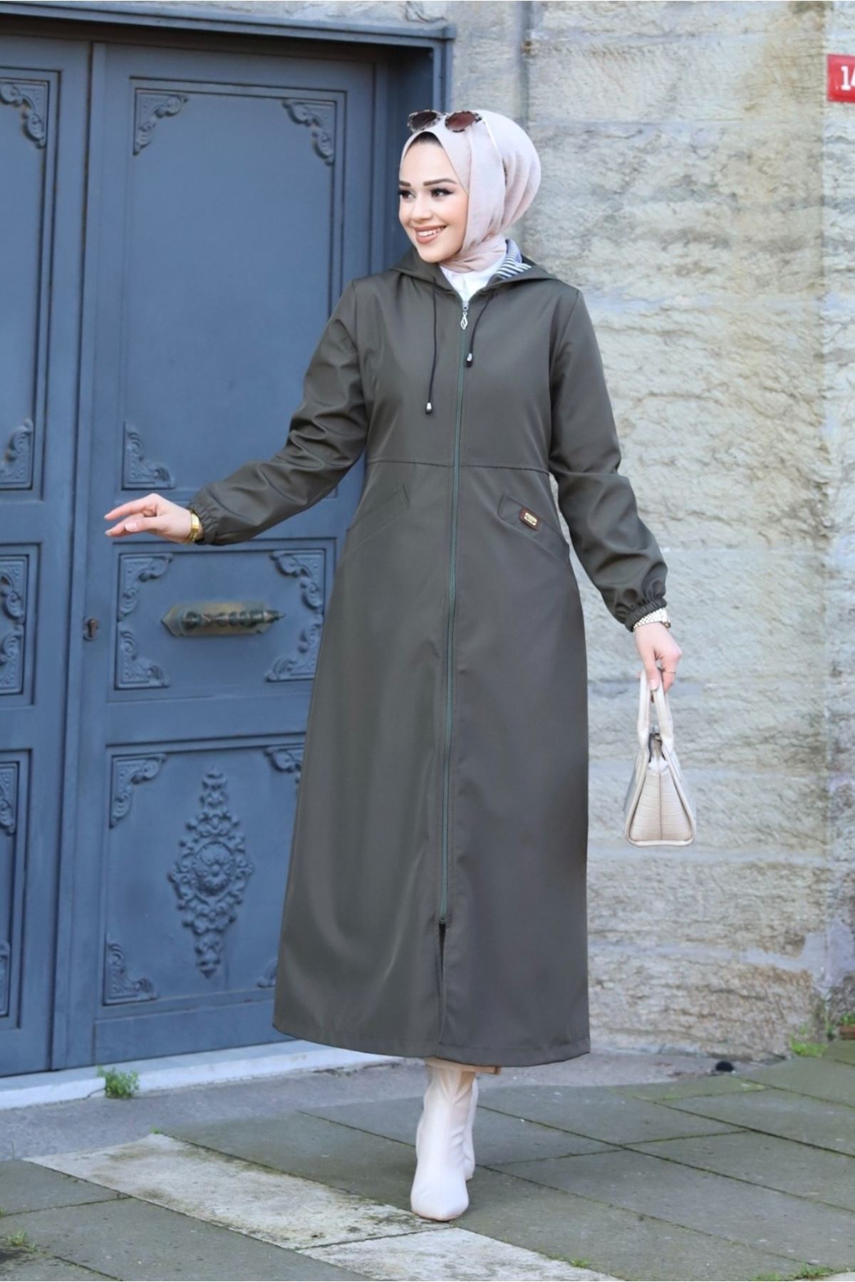 Büyük Beden Önü Cepli Fermuar Detaylı Trençkot Uzun Pardesü