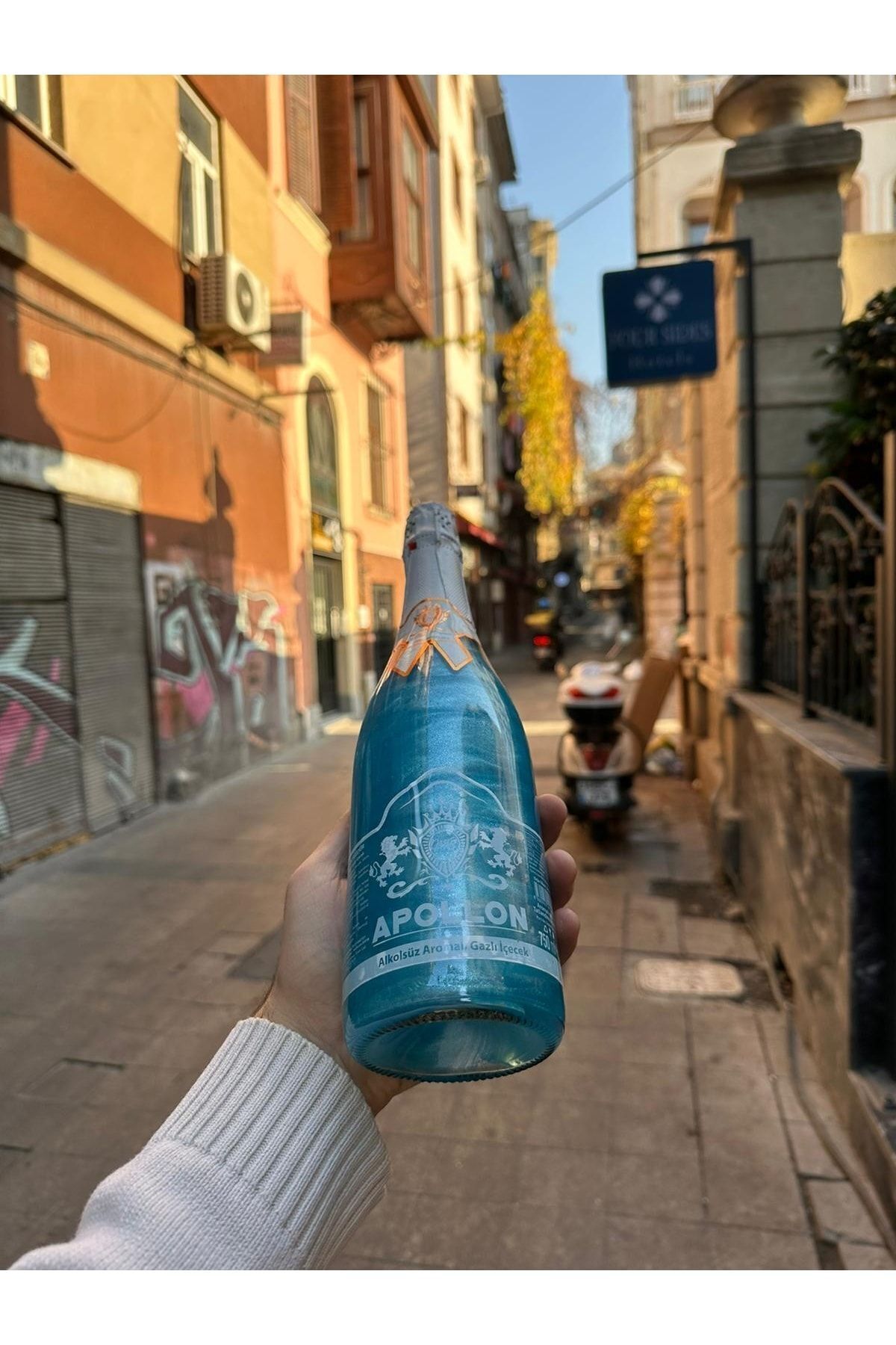 Simli Alkolsuz Içecek Yaban Mersini & Ananas Aromalı Şampanya*