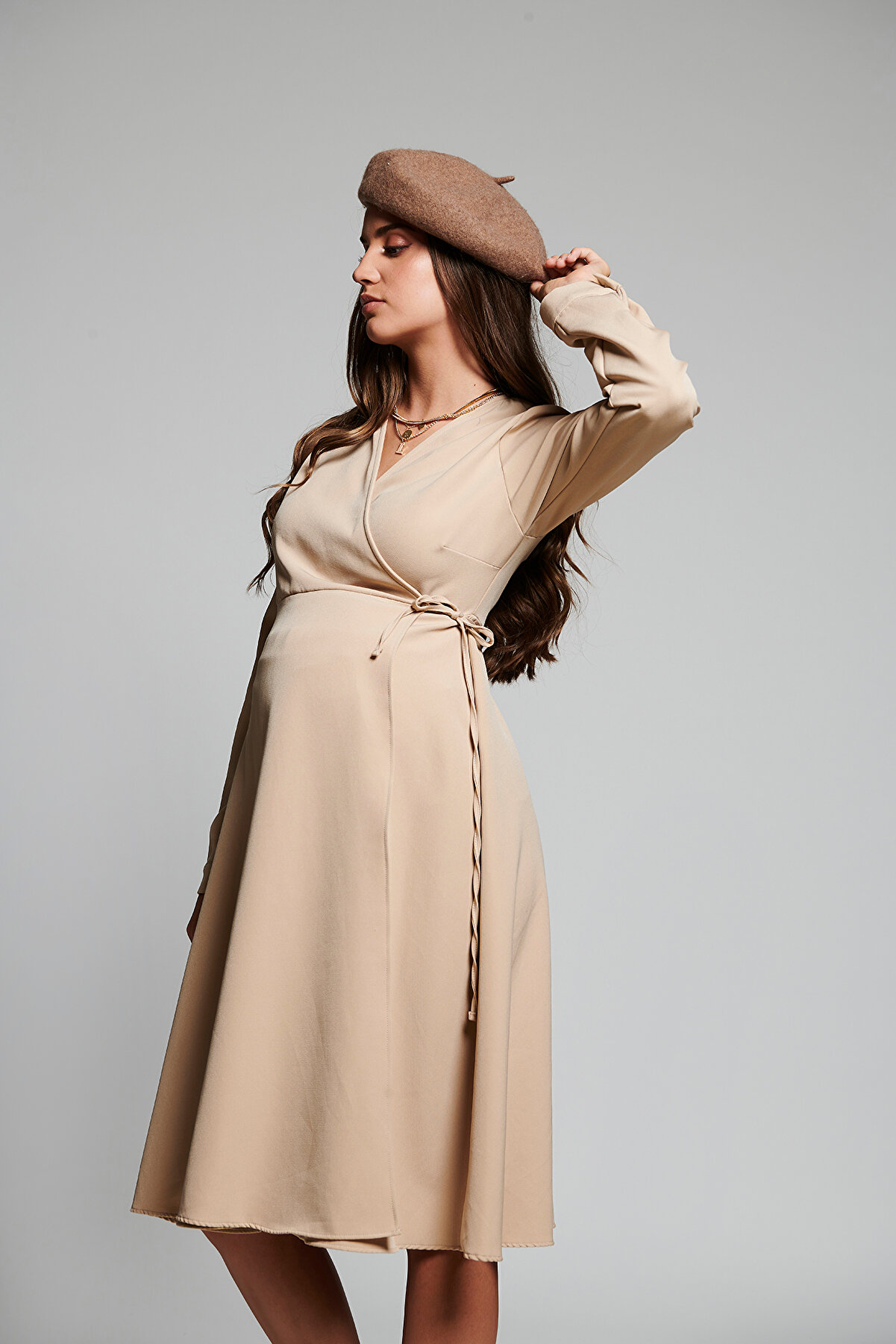 Sarah Bej Yandan Bağlamalı Hamile Elbise