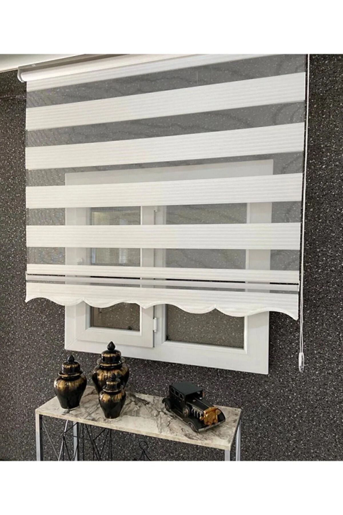 Geniş Plise Ekru Beyaz Eteği Dilimli Stor Zebra Güneşlik Perde Alüminyum Kasa, Metal Ayak