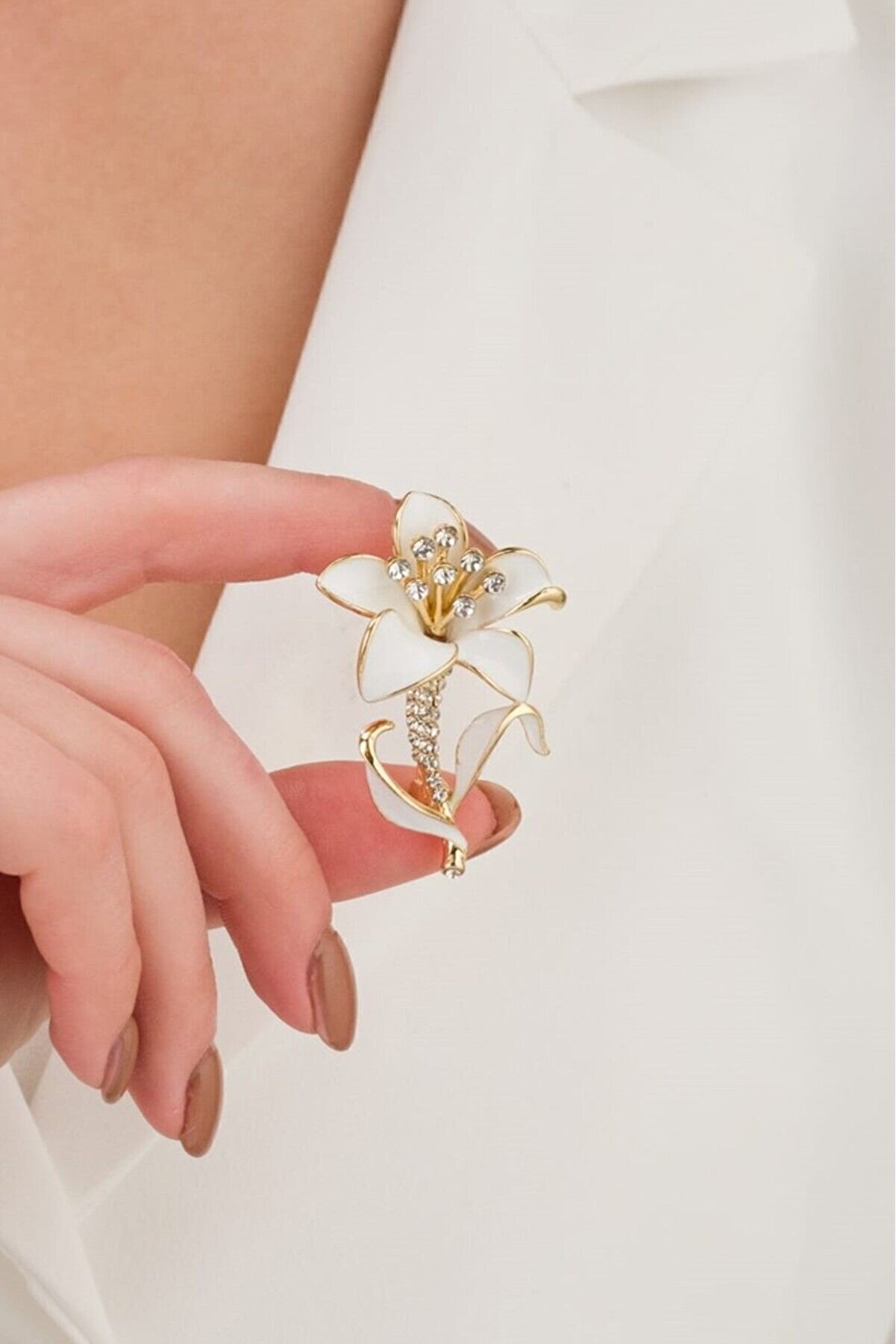 Kadın Elmas Taşlı Çiçek Broş