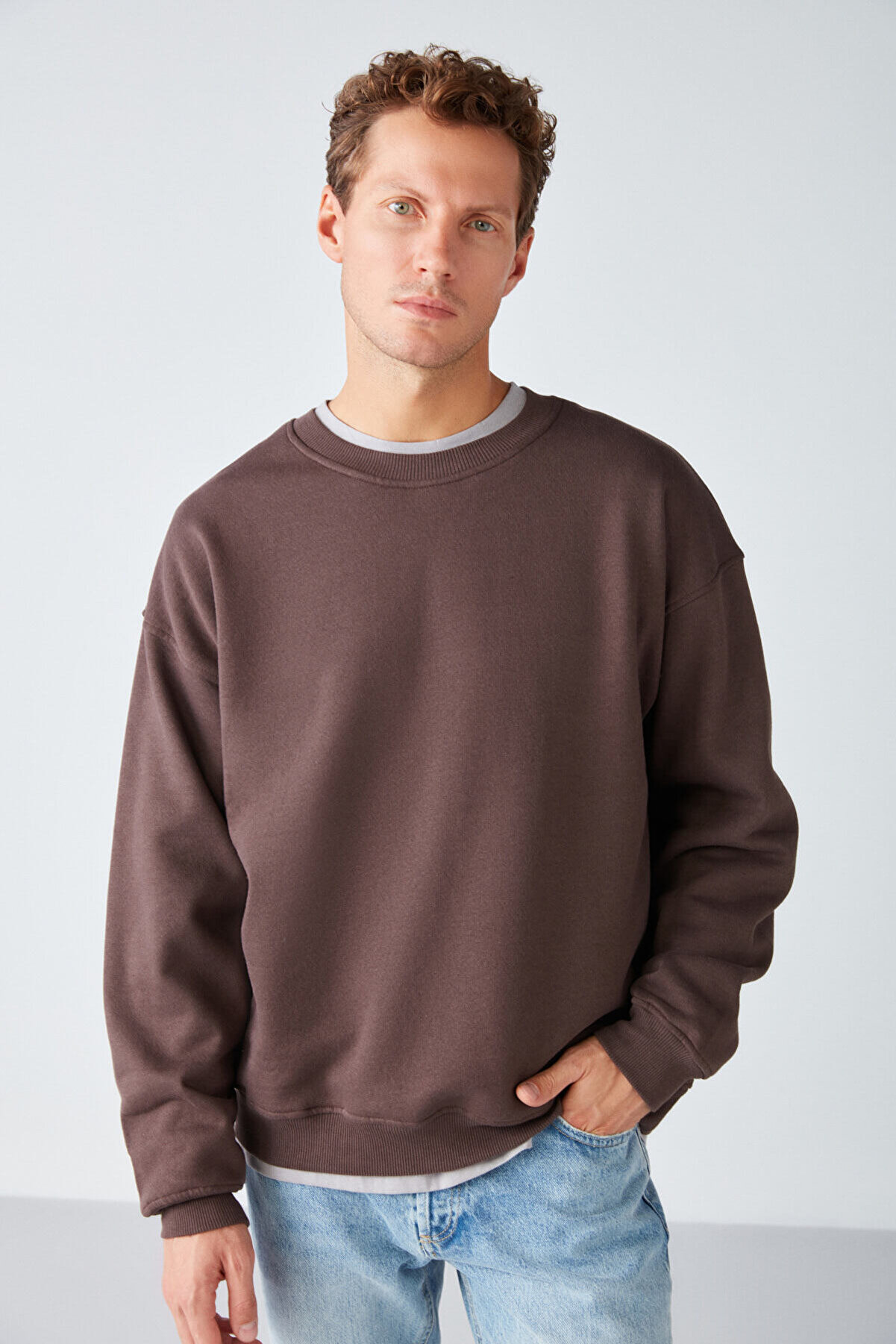 Stephan Erkek Yumuşacık Kumaşlı Organik Pamuklu Oversize Fit Yuvarlak Yakalı Kahverengi Sweatshirt