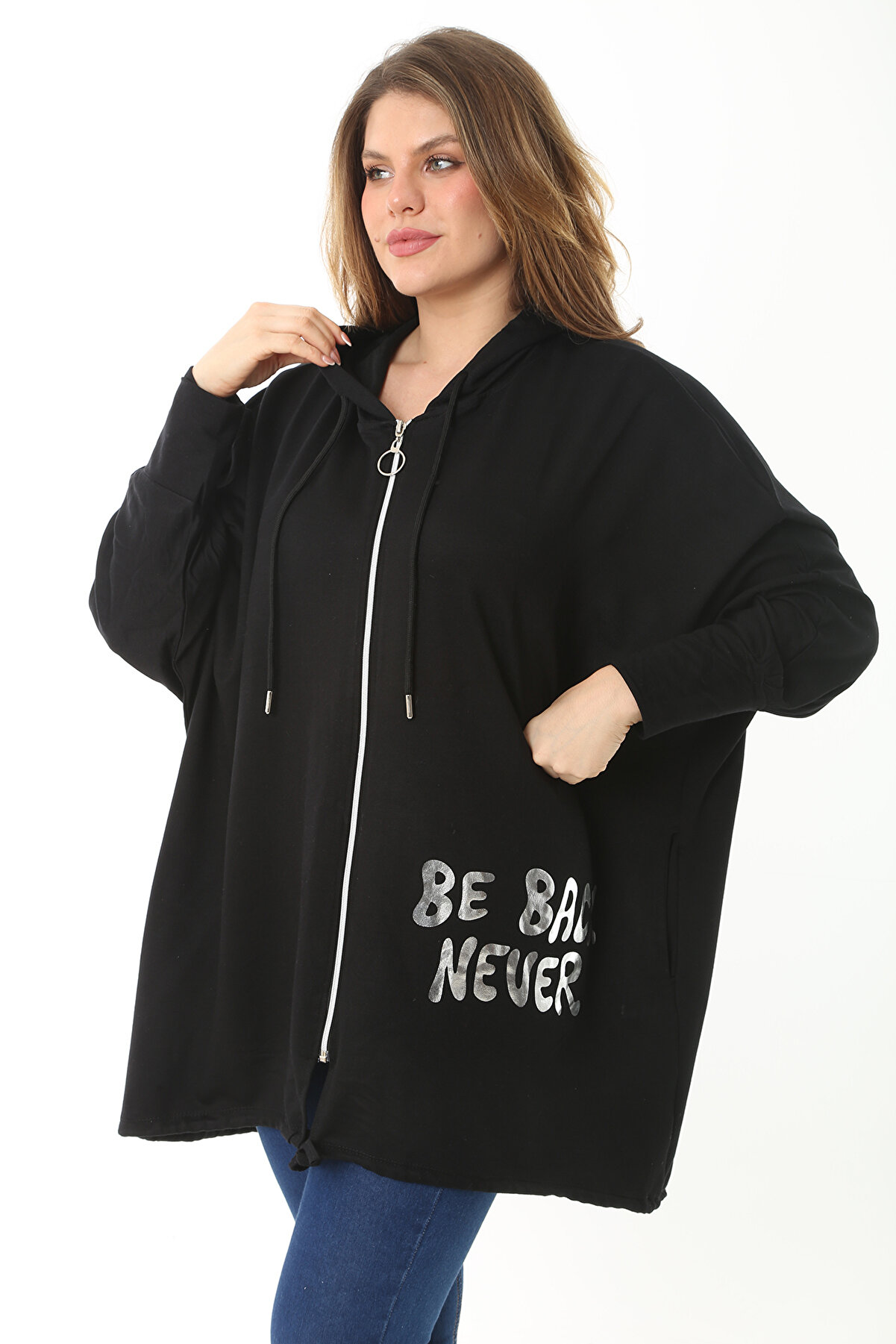 Kadın Büyük Beden Siyah Ön Dermuarlı Lak Baskılı Kapşonlu Rahat Kesim Sweatshirt 65N37118
