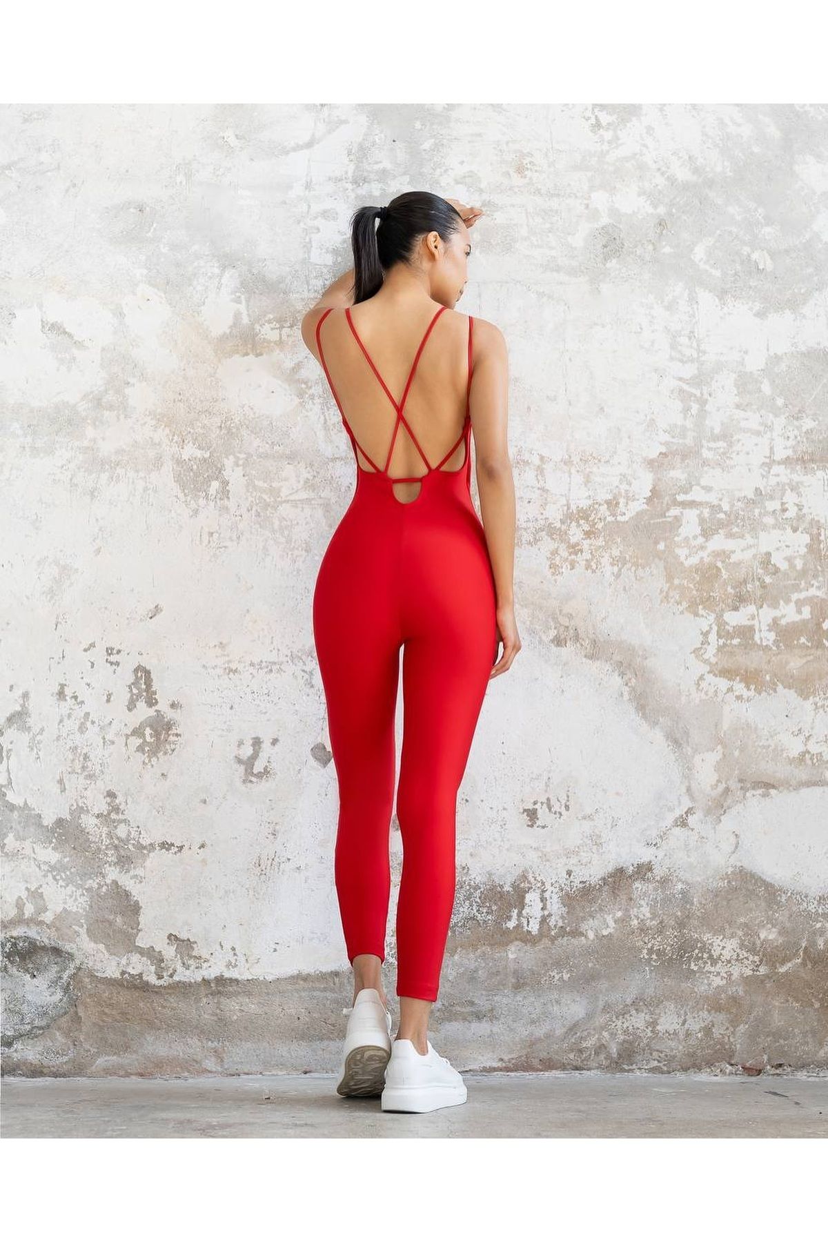 Kadın Kırmızı Sırt Dekolteli Çapraz Bant Askılı Dar Kesim Toparlayıcı Yoga Pilates Tayt Spor Tulum