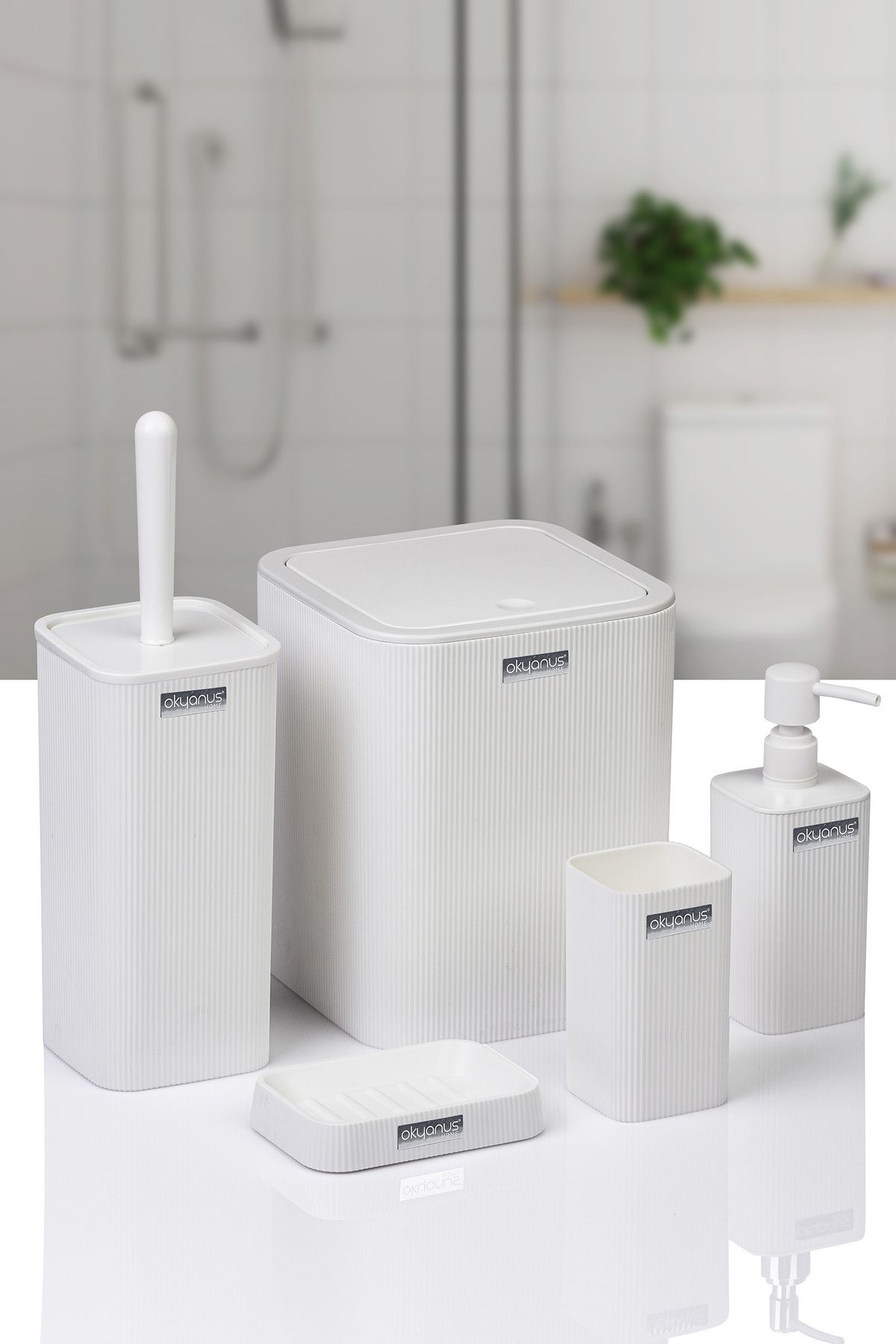 Mina Beyaz Çizgili Kare Banyo Seti
