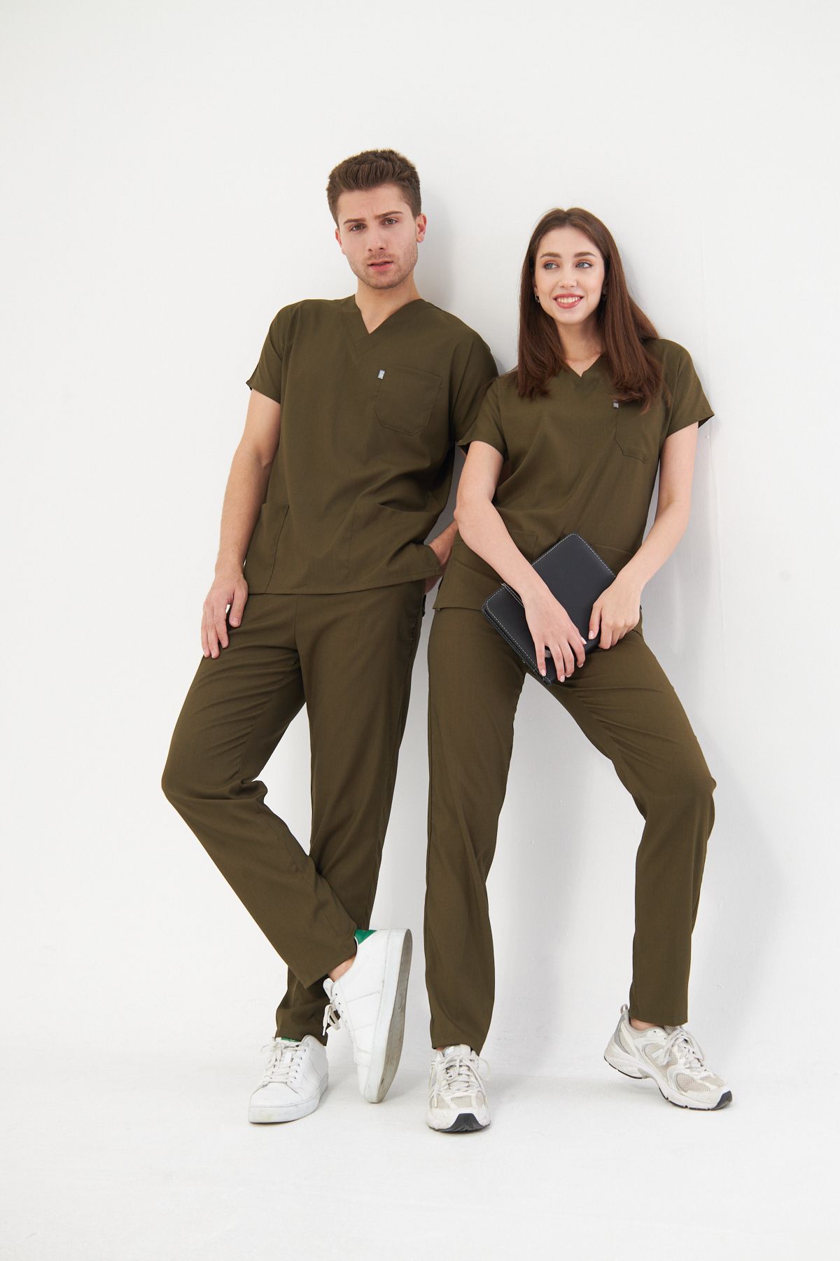 Haki Likralı Unisex Yarasa Kol Hemşire Ve Doktor Forması Scrubs Hastane Üniforması Takımı