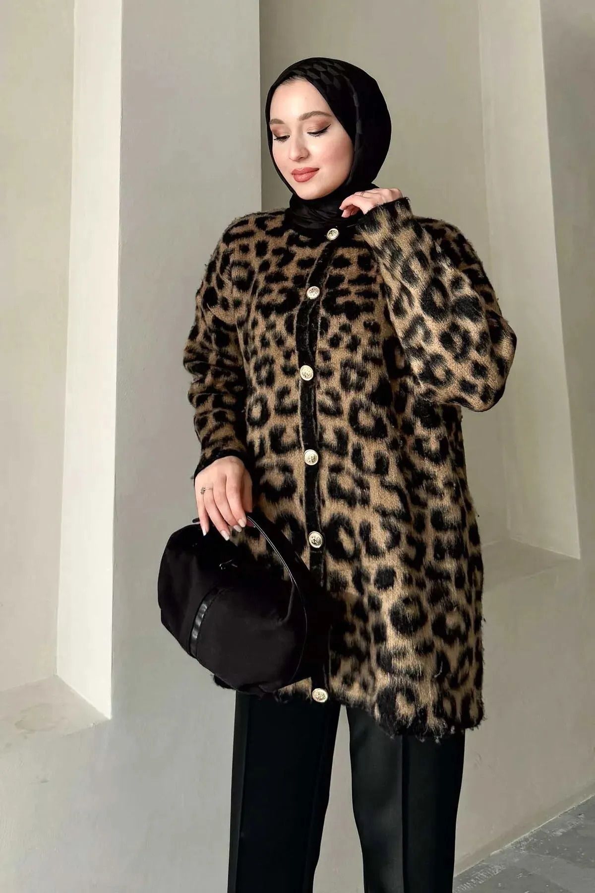 Kadın Yumoş Leopar Desenli Tüylü Triko Hırka