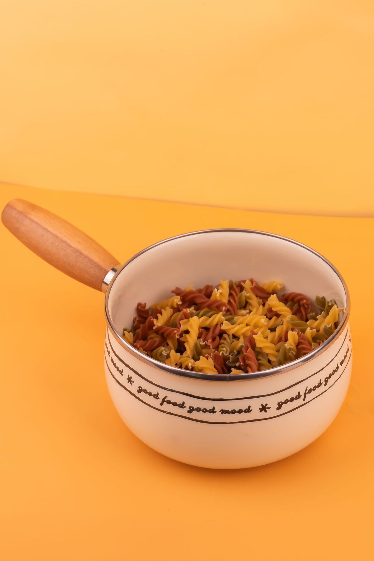 Mood Ahşap Saplı Emaye Haşlama Tavası 18cm (2,2 LİTRE)