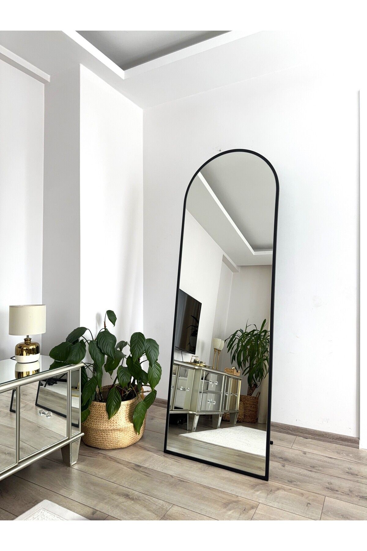 Siyah Metal Çerçeveli Ayaklı Oval Boy Aynası 180x60 Cm