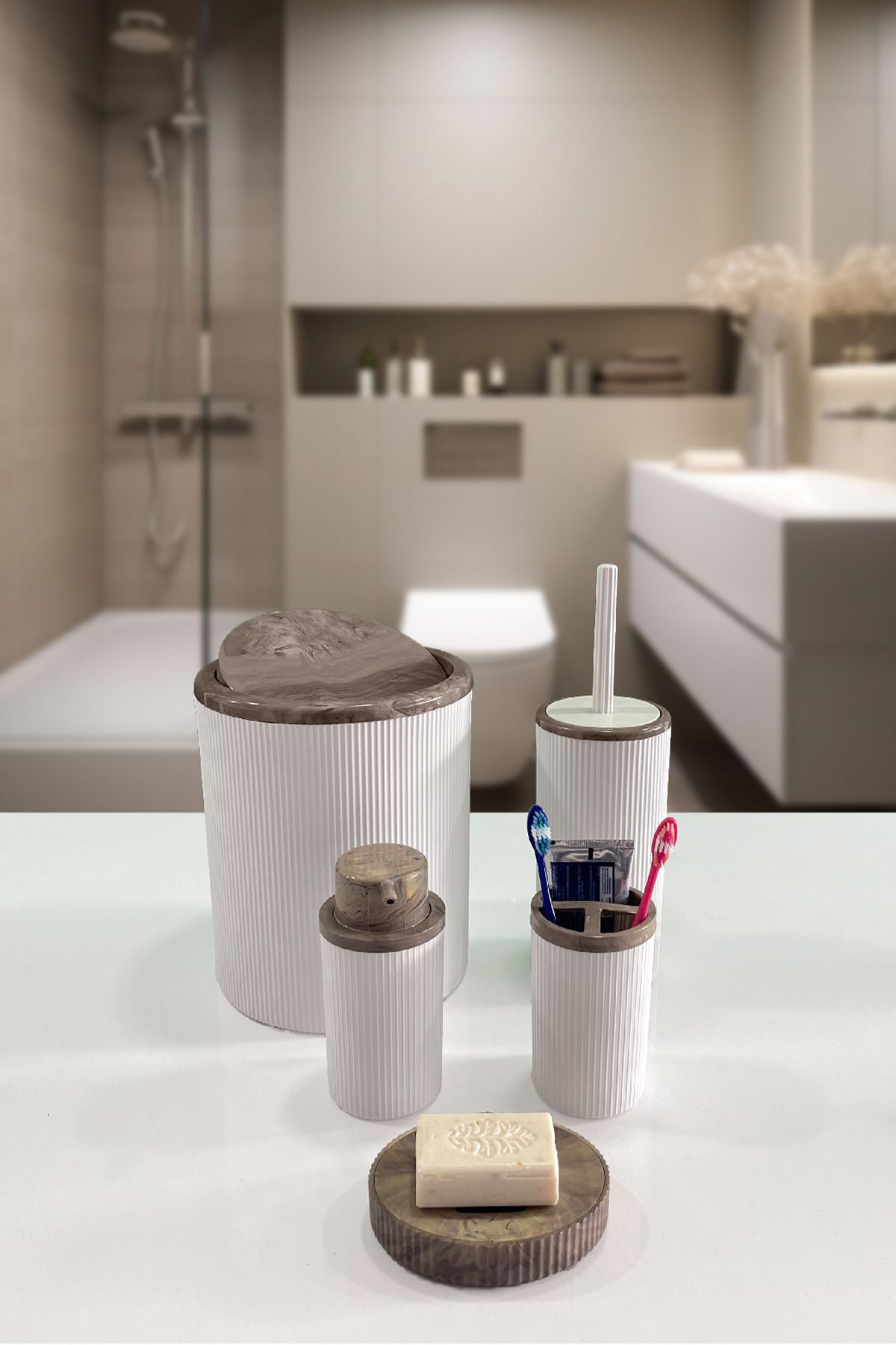Auaro 5 Parça Beyaz Çizgili Kahverengi Akrilik Desenli Yuvarlak 5'li Banyo Seti
