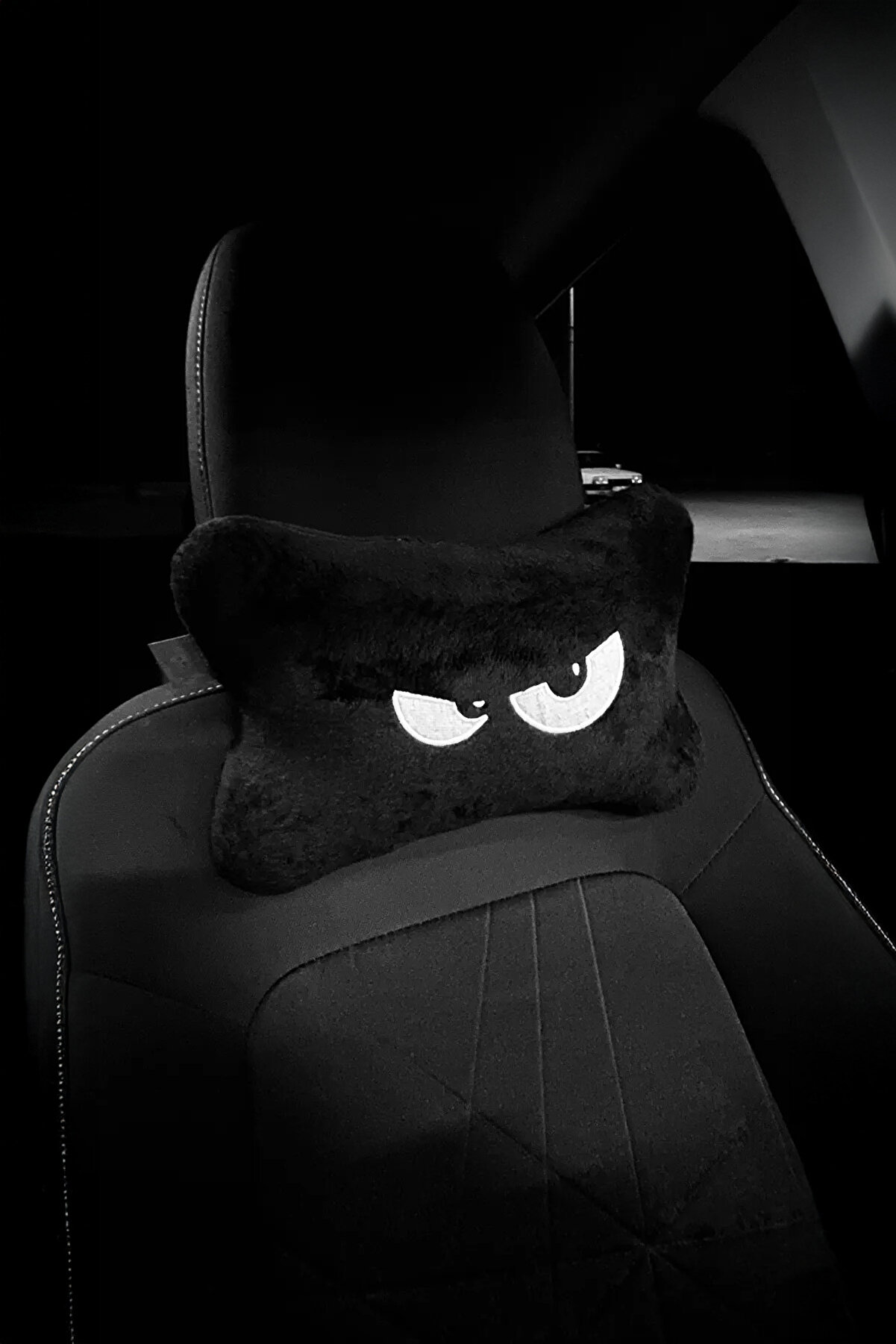 Nakışlı Oto Araç Boyun Yastığı 2 ADET Mr. Peeping - Ortopedik Konfor