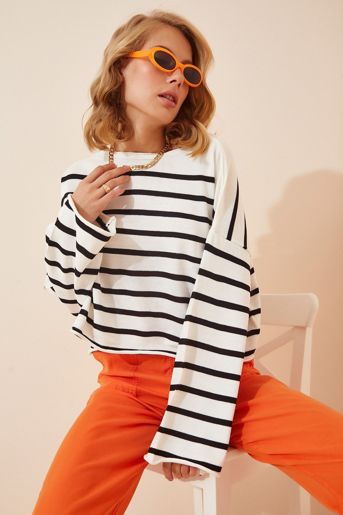 Kadın Siyah Beyaz Çizgili Oversize Crop Triko Kazak  US00659