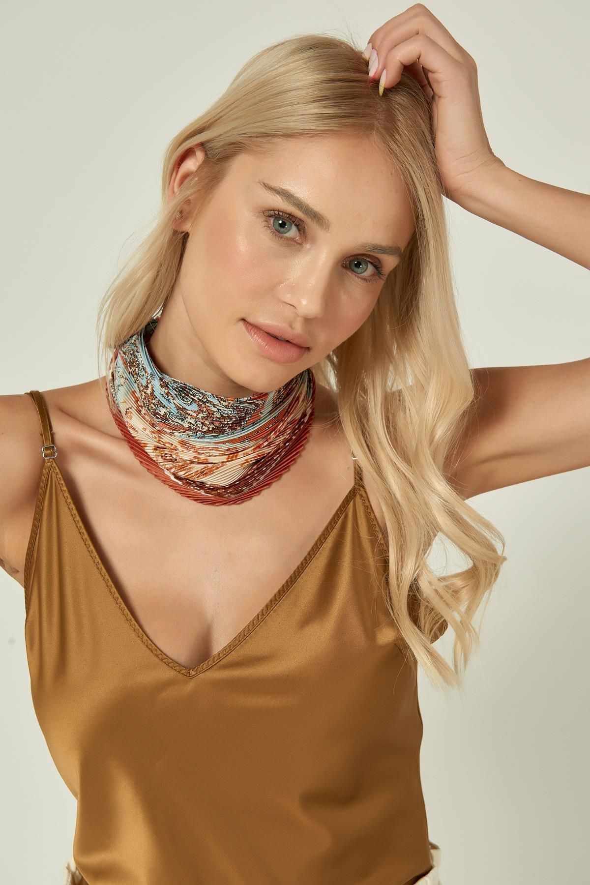 12353-1 Etro Desenli Kiremit Pliseli Bandana Fular