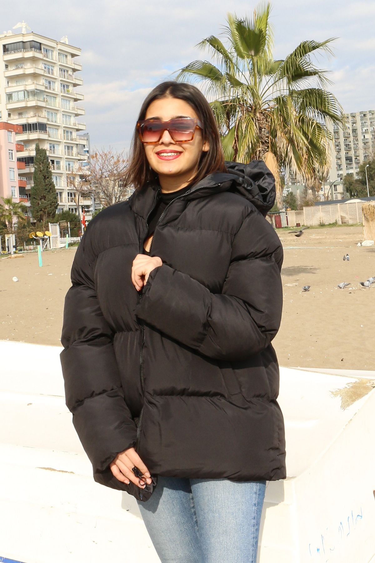 Kadın Oversize Şişme Mont Siyah Renk Kapüşonlu Yan Cepli Su Rüzgar Geçirmez