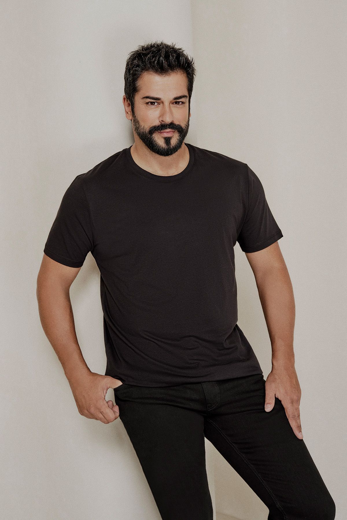 Erkek Siyah %100 Pamuk Slim Fit Dar Kesim Bisiklet Yaka Basic Tişört
