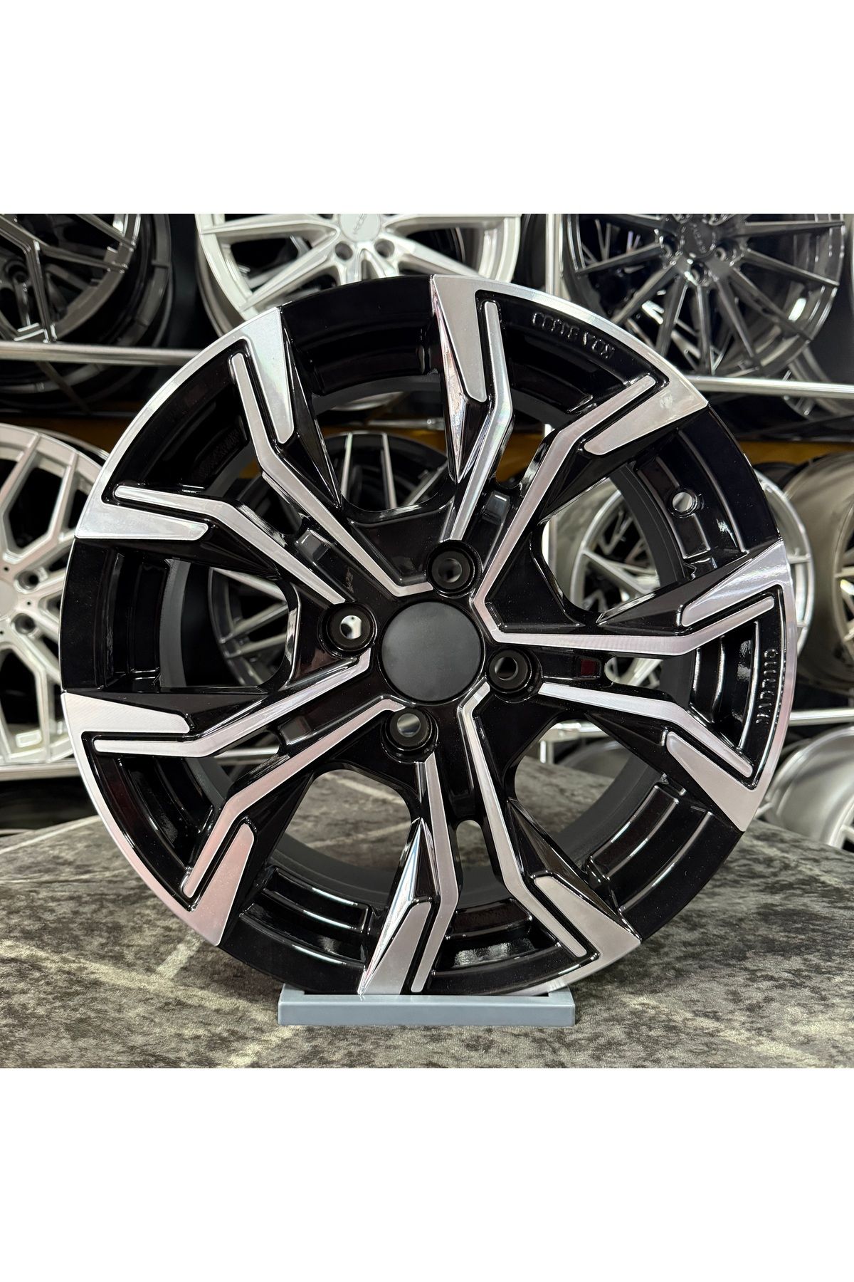 16 inç 4x100 CLİO İCON Siyah Elmas Kesim Jant Modeli Renault Uyumlu