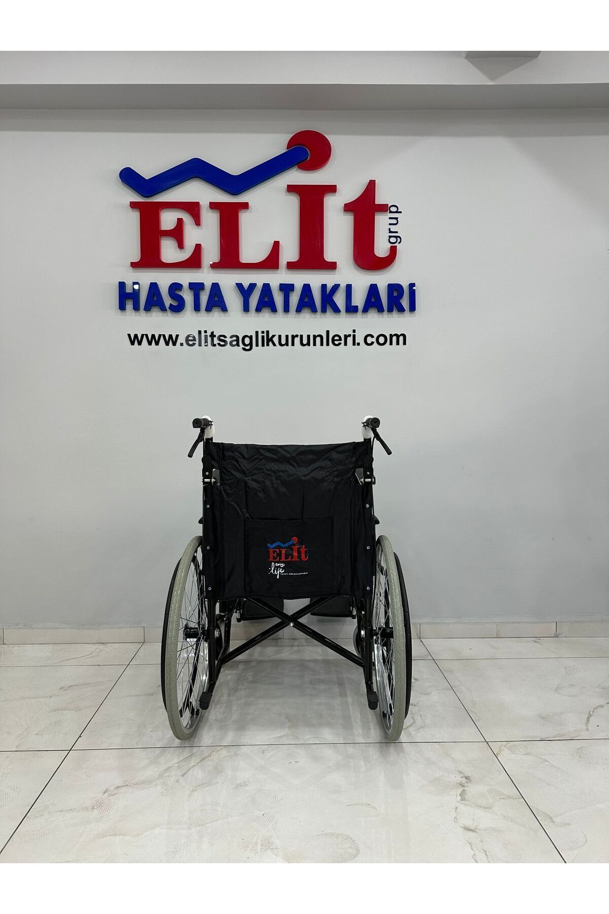Hafsan Katlanabilir Refagatçi Frenli Manuel Tekerlekli Sandalye1.kalite