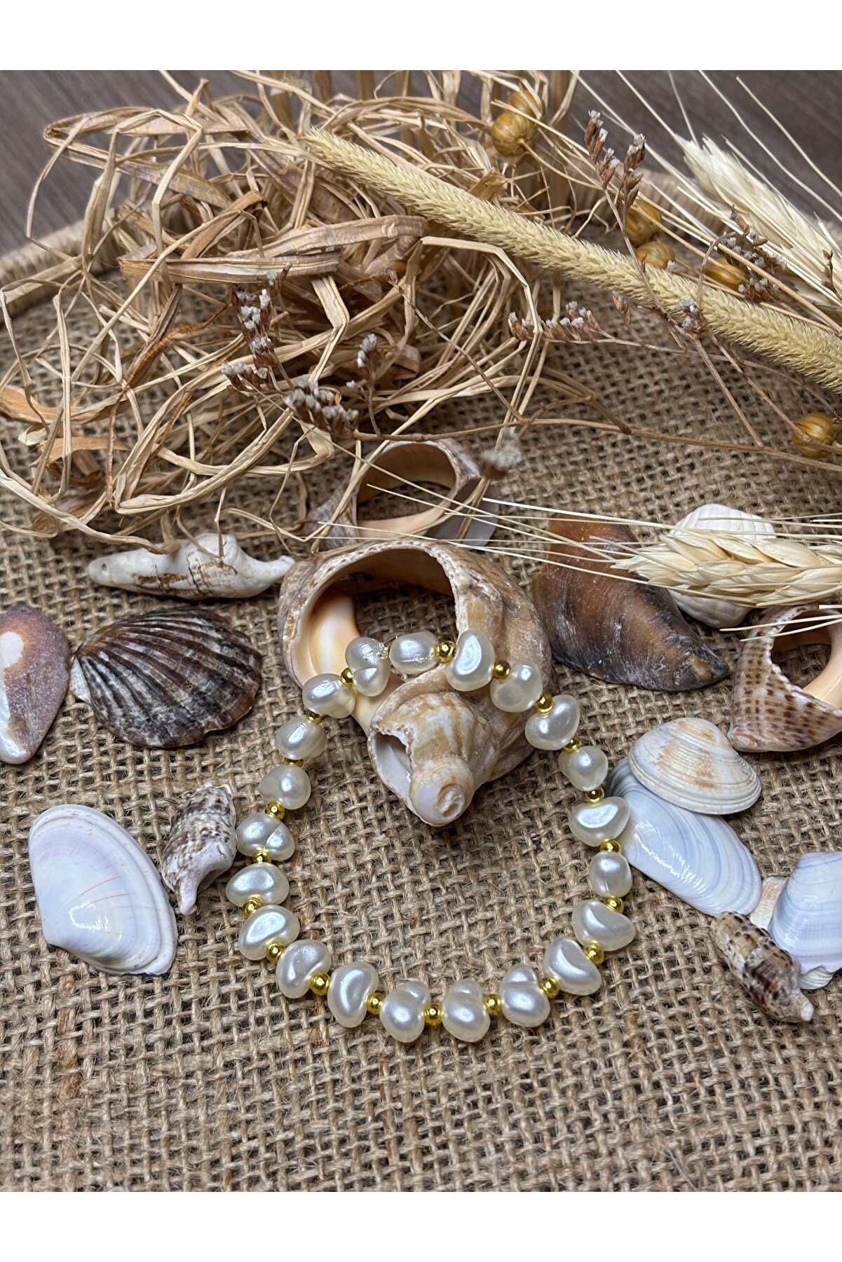 Gold Detaylı Kalp Kesim Esnek Inci Bileklik