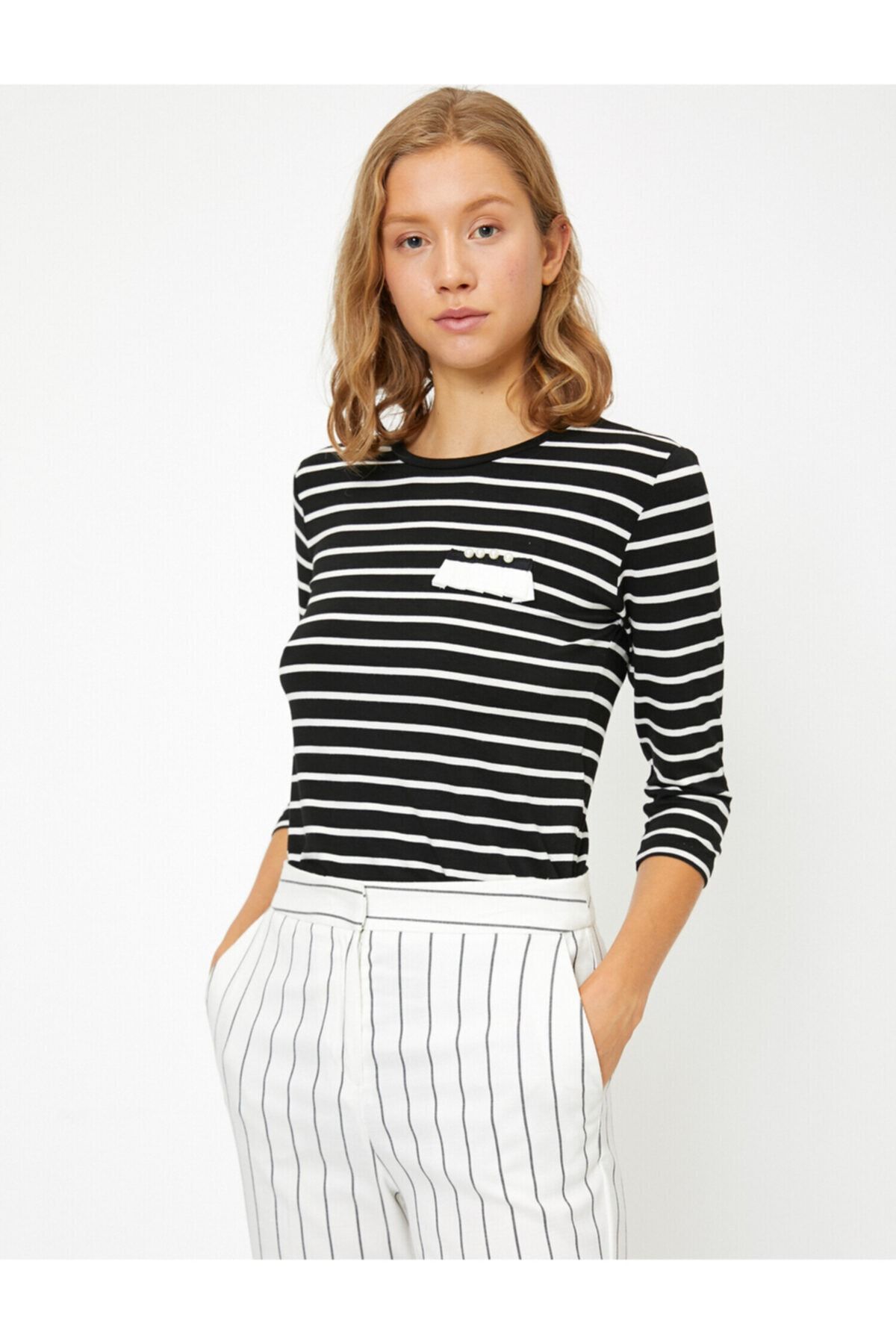 Pul Detaylı T-shirt